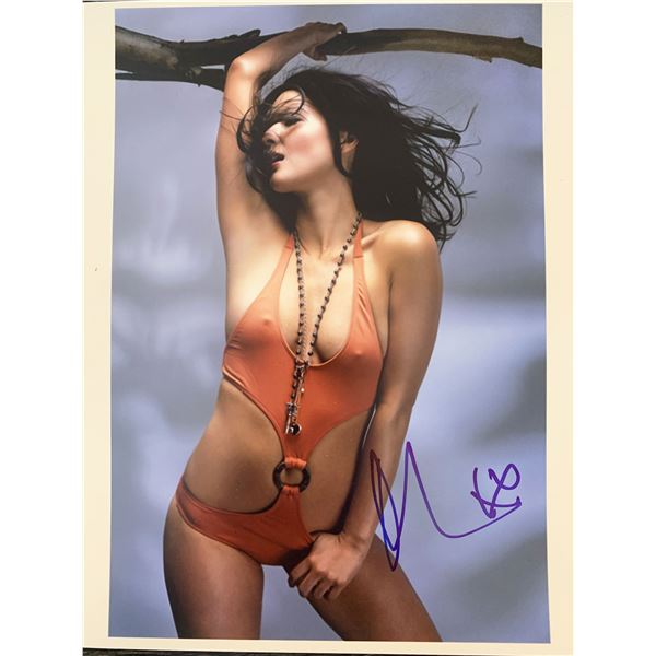 Olivia Munn (Beckett) signed photo