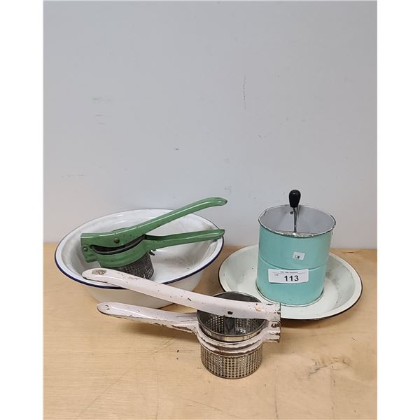 LOT OF FIVE VINTAGE KITCHENWARE COLLECTIBLES