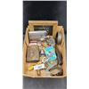 Image 1 : APPROX 12 VINTAGE COLLECTIBLES