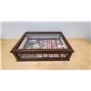 Image 1 : VINTAGE DISPLAY CASE W/COLLECTIBLES
