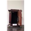 Image 2 : BEAUTIFUL MAHOGANY QUARTZ MANTLE CLOCK