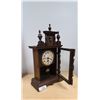 Image 2 : VINTAGE KEY WIND MANTLE CLOCK