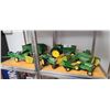 Image 1 : EIGHT JOHN DEERE COLLECTIBLES