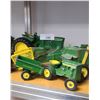 Image 3 : EIGHT JOHN DEERE COLLECTIBLES