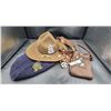 Image 2 : COLLECTION VINTAGE SCOUTS, GIRL GUIDES & BROWNIES COLLECTIBLES