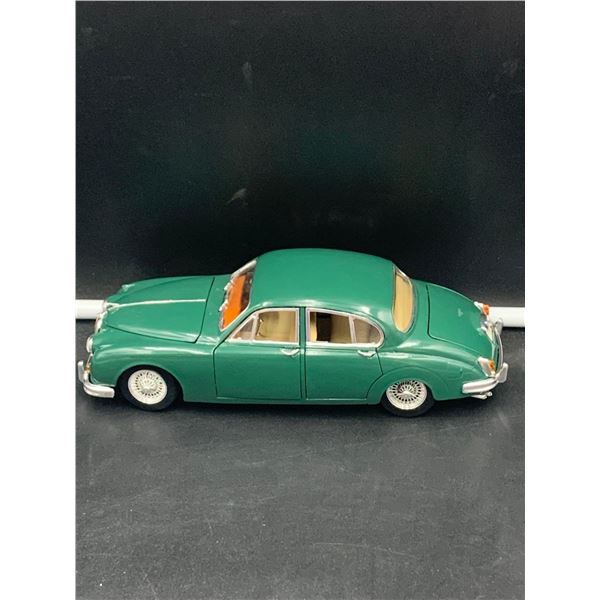 Jaguar Mark II Scale 1/13