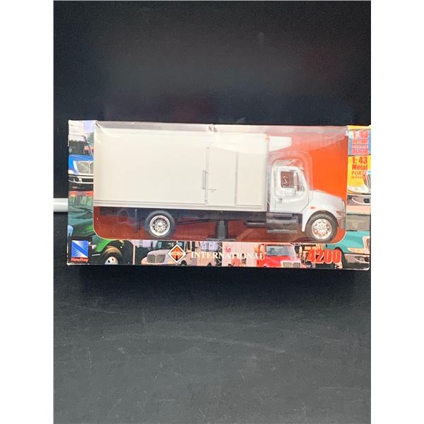 1:43 Metal International 4200