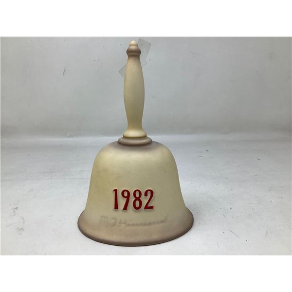Vintage Hummel figurine - 1982 Bell
