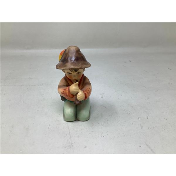 Vintage Hummel figurine - Little Tooter