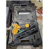 Image 1 : Bostitch Industrial Oil Free Angled Finish Nail Gun