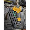 Image 2 : Bostitch Industrial Oil Free Angled Finish Nail Gun