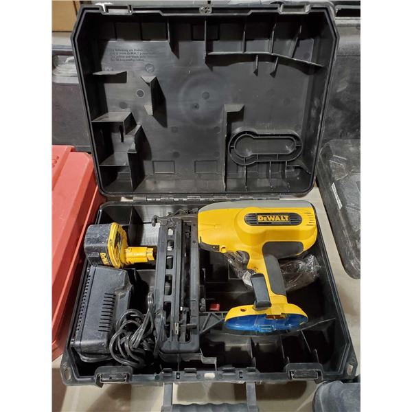 Dewalt DC616 18V Finish Nailer with 18V Battery & Charger