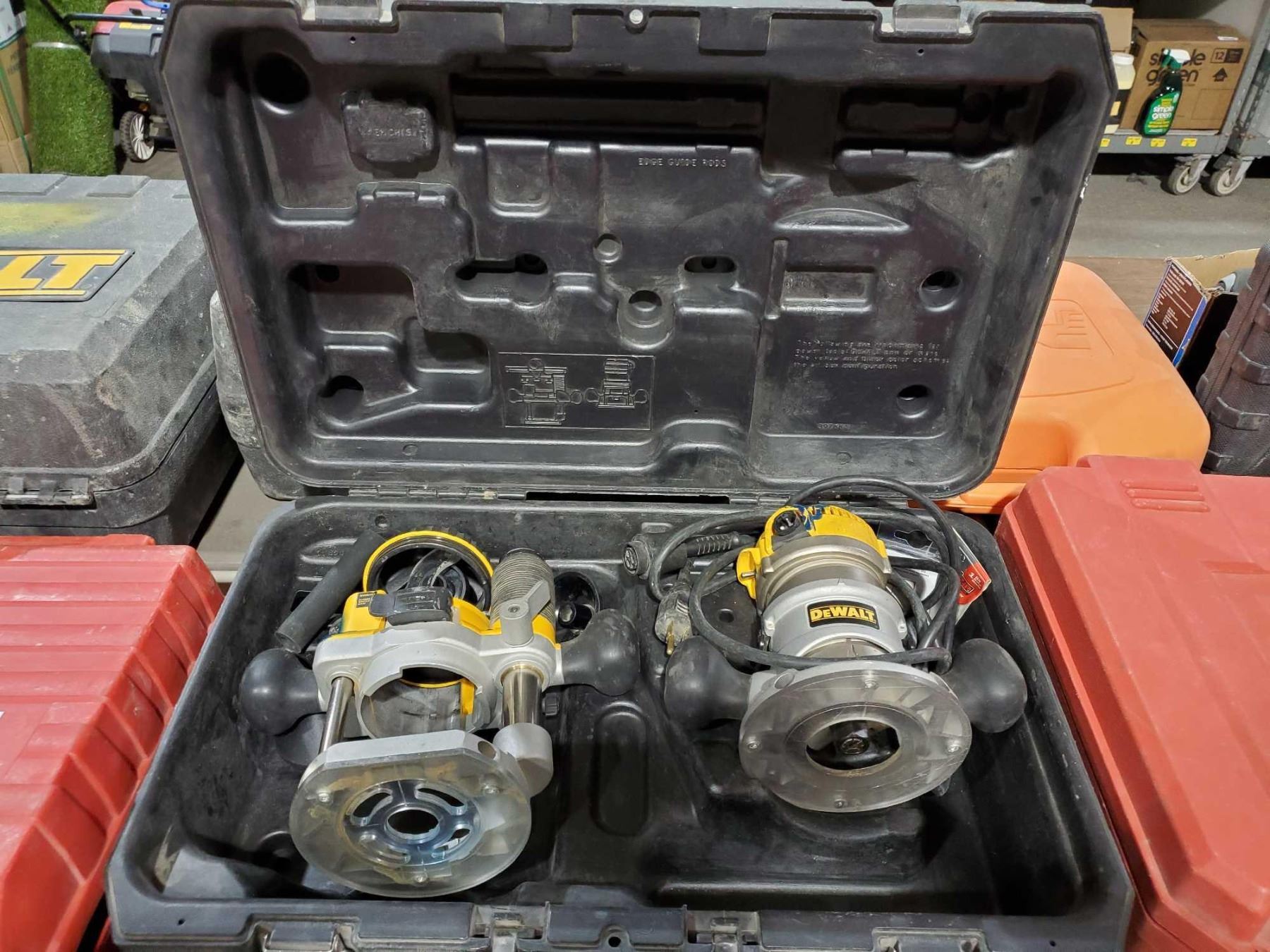 Dewalt Plunge Router & Plunge Router Base with RotoZip Bit