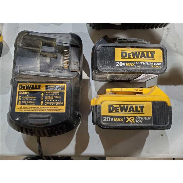 Dewalt Battery Charger with 2X 20V Battery