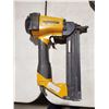 Image 2 : Bostitch Air Nailer