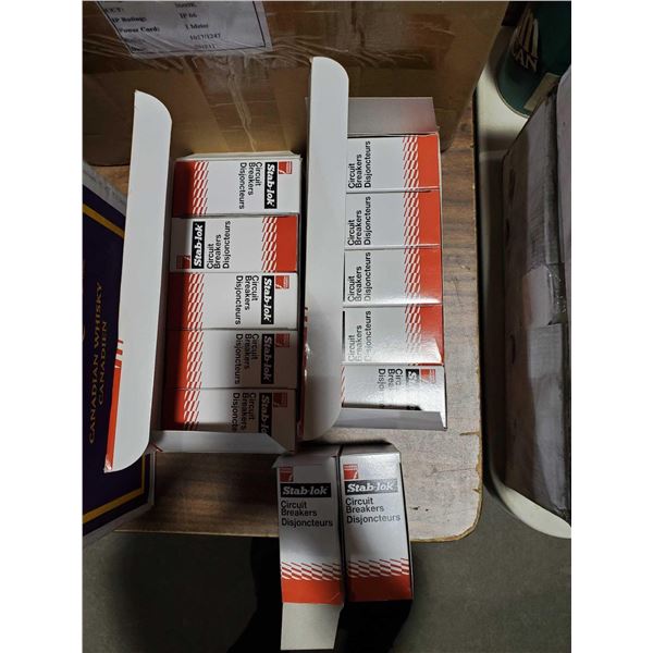 Federal Pioneer Stab-Lok Ground Fault 15 AMP Circuit Breakers Case Lot of 12