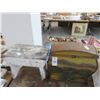 Image 1 : Palm Tree Trunk Décor And Distressed Wood Stand