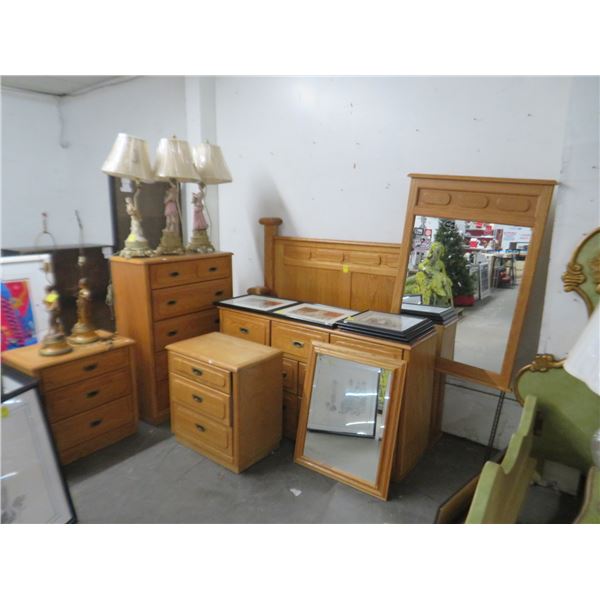 Oak Queen Bedroom Set Mirrored Dresser, Dresser & 2 Nightstands