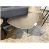 Image 2 : BLACK METAL TEAR DROP SHAPED COFFEE TABLE