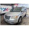 Image 1 : 2010 CHRYSLER TOWN AND COUNTRY