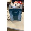 Image 8 : 2 HEATERS - BLACK AND DECKER ELECTRIC AND ZEBCO PROPANE