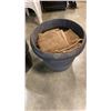 Image 2 : APPROX 20 PLASTIC PLANTERS
