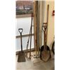 Image 1 : BUNDLE OF GARDEN TOOLS, SHOVELS, RAKES