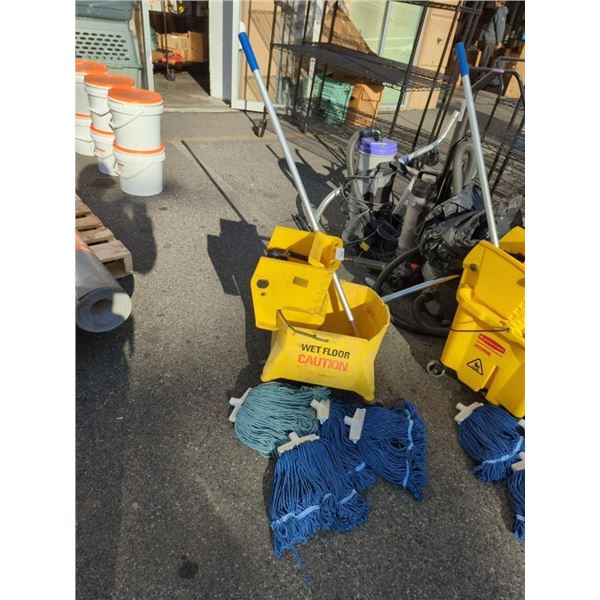 MOP BUCKET WITH WRINGER, MOP AND HEADS