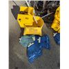 Image 2 : MOP BUCKET WITH WRINGER, MOP AND HEADS