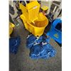 Image 2 : MOP BUCKET WITH WRINGER, MOP AND HEADS