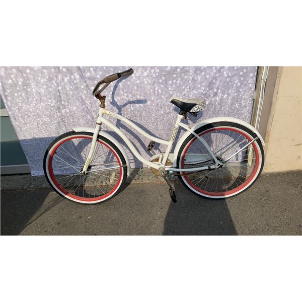 WHITE HUFFY CRUISER BIKE