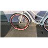 Image 4 : WHITE HUFFY CRUISER BIKE