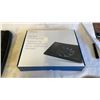 Image 2 : INSIGNIA COOLING MAT AND SWISS 17 INCH LAPTOP BAG