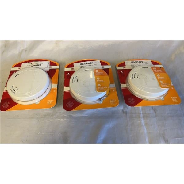 3 FIRST ALERT SMOKE ALARMS - TESTED WORKING