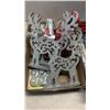 Image 2 : 2 TRAYS OF COLLECTIBLES AND DECOR