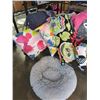 Image 2 : LOT OF DESIGNER PILLOWS AND PET BED