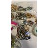 Image 3 : 4 BAGS OF JEWELLRY - PINS, BROOCHES, PENDANTS, AND MORE