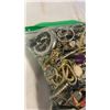 Image 3 : 2 BAGS JEWLERY AND JEWLERY PARTS