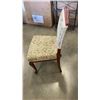 Image 3 : ROUND WOOD TABLE WITH 4 CHAIRS