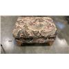 Image 2 : LAZYBOY ACCENT ARMCHAIR WITH OTTOMAN