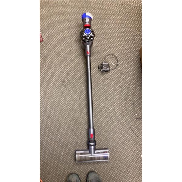 DYSON V7 MOTORHEAD CORDLESS VACUUM - TESTED WORKING, RETAIL $499