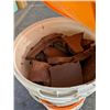 Image 3 : 40 LBS OF BARRY CALLEBAUT MILK CHOCOLATE 2 PAILS