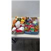 Image 1 : 2 TRAYS OF GNOMES AND COOKIE CUTTERS
