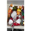 Image 2 : 2 TRAYS OF GNOMES AND COOKIE CUTTERS