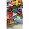Image 7 : 2 TRAYS OF GNOMES AND COOKIE CUTTERS