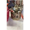 Image 8 : REFLECTIVE SIGN WITH ICE BUCKET, MINI BEER KEG AND MORE