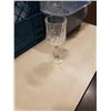 Image 2 : CRATE AND TRAY OF CRYSTAL AND ETCHED GLASSWARE