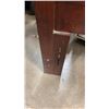 Image 13 : KNECHTAL 9 DRAWER DRESSER WITH MIRROR AND QUEENSIZE HEADBOARD