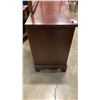 Image 8 : KNECHTAL 9 DRAWER DRESSER WITH MIRROR AND QUEENSIZE HEADBOARD