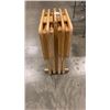 Image 1 : 4 FOLDING MAPLE TV TRAYS ON STAND
